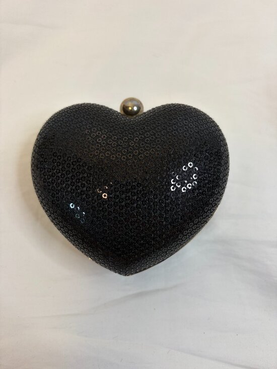 Source Unknown Handbags - Black Heart Shaped Sequin Mini Snap Close Mini Purse with Strap (NWOT)